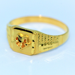 Gold grand gents ring