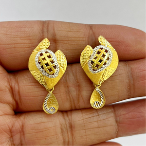 18 Kt Yellow Gold Drop Oval Two Tone Screw Ba