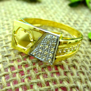 fancy  hexagonal 22 kt gold gents ring