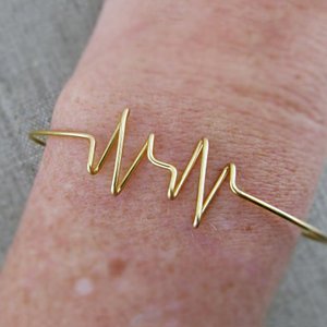 18 kt solid yellow gold adjustable heartbeat 