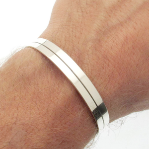 18 Kt Hallmark Stamped White Gold Statement M