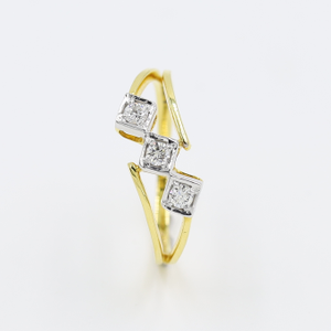 14Kt Yellow Gold Ring With Three Diamond Squa