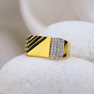 Yellow gold with white diamond