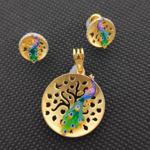 916 Gold Attractive Peacock Design Pendant Se