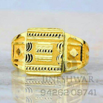 Exclusive Designer Plain Gold Gents Ring