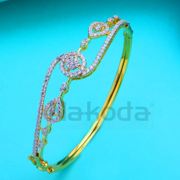 750 Gold Ladies Designer Kada Bracelet LKB232