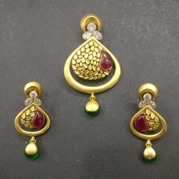 Manufacturer of 22kt 916 antique gold pendant set Jewelxy 144569