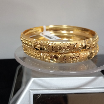 fancy kalkati bangle by Aaj Gold Palace