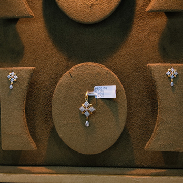 pendant set by Ghunghru Jewellers