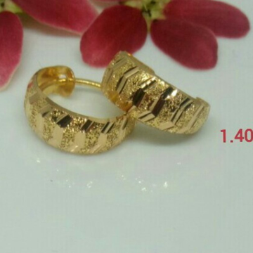 18K Gold light weight Design Earrings by 