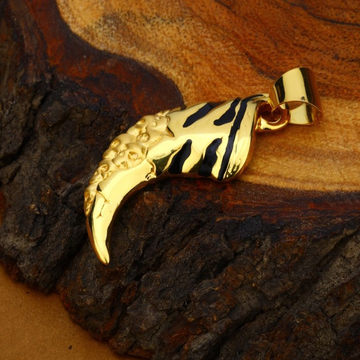 Tiger nail pendant by Aaj Gold Palace