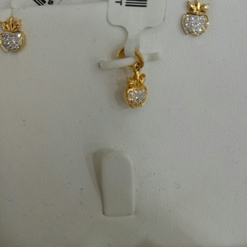 Real diamond pendant set by 