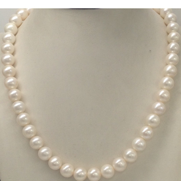Freshwater white round pearls strand