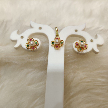 Gold 18c Pendant Set Fancy Design by Ghunghru Jewellers