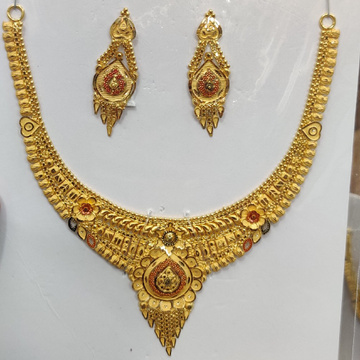 22 carat 916 fancy set butti by Parshwa Jewellers