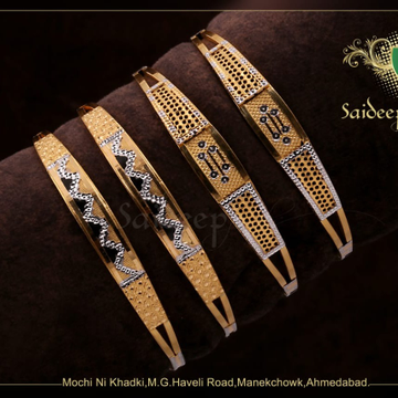 22KT Gold Weeding Bangle  by Saideep Jewels