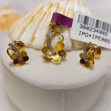 Diamond Pendant Set by 