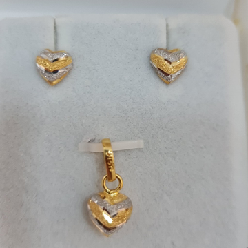 916 hallmark gold heart pendant set by Sangam Jewellers