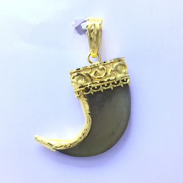 DESIGNED NAIL GOLD PENDANT by 