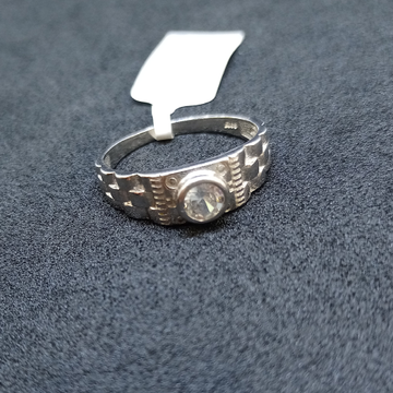 Single diamond ring by Ghunghru Jewellers