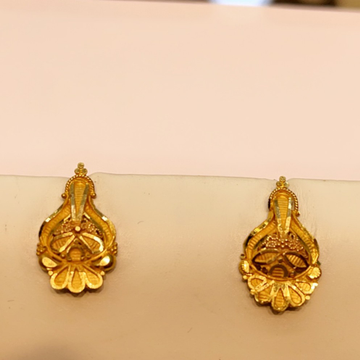 22k gold ladies earrings by Shree Godavari Gold Palace