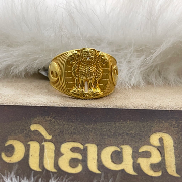 916/22k gold classic men's ring by Shree Godavari Gold Palace