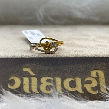 916 HM ladies ring by Shree Godavari Gold Palace