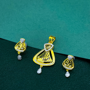 22k Gold Classic Diamond Pendant Set by 