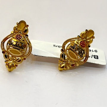 22k gold woman  classic earrings by Shree Godavari Gold Palace