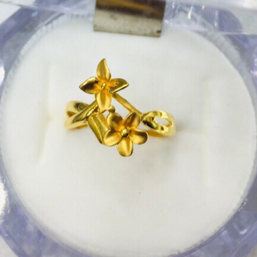 Gold Flower Design Ladies Ring