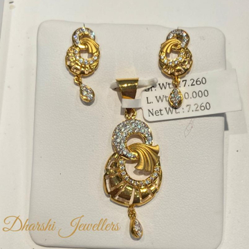 22k gold chain pendant set by 
