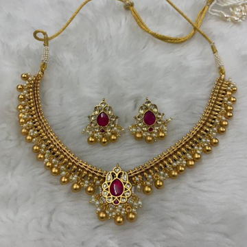 Traditional Design Necklace Set by 