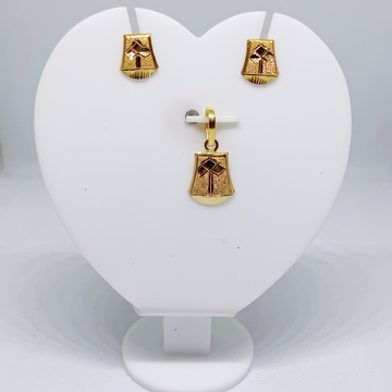 916 gold plain stylish  pendant set by 