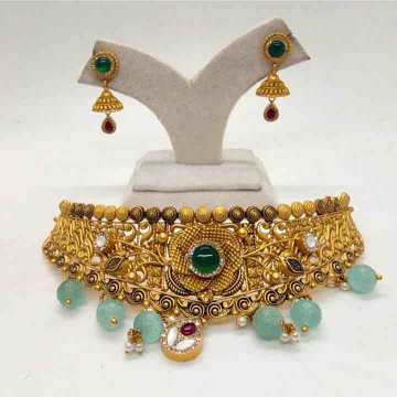 Gold Chocker Necklace Set by 