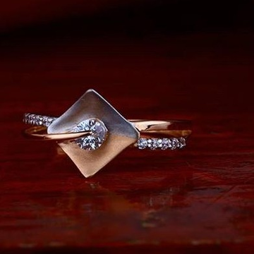 18Kt Rose Gold Premium Ladies Ring RH-RGPR22