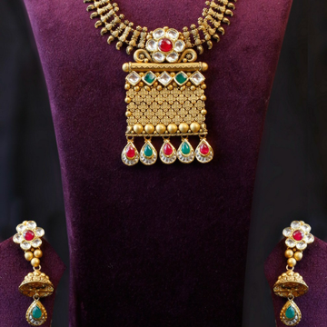 antique necklace set by V.S. Zaveri