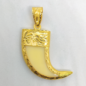 916 gold Leaf Design gent's nail pendant