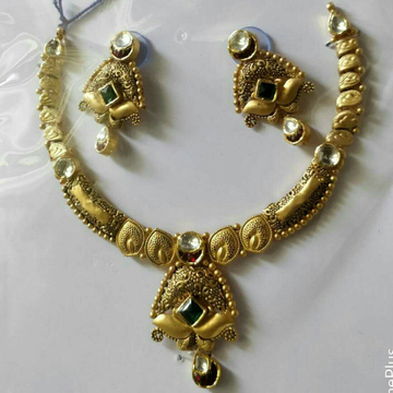 22K / 916 Antique Gold Jadtar Necklace Set