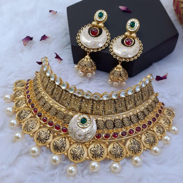 Gold Kundan Necklace Set by 