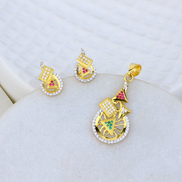fancy small pendant set crafted in 22k 916 by 