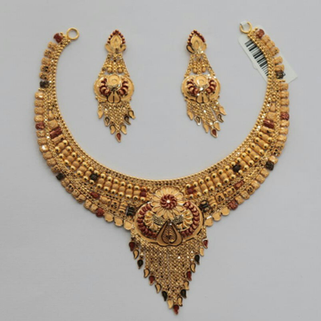 22 kt  gold necklace  set by 