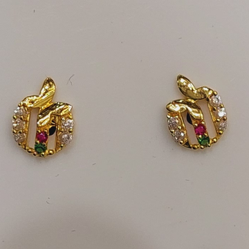 18k gold delicate earrings by D.M. Jewellers