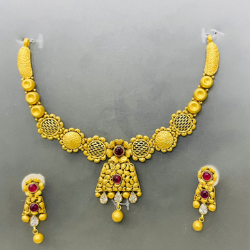 22 K gold antique classic necklace set by Kundan