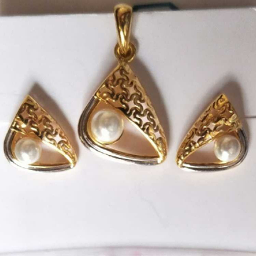Fancy pearl Pendant Set by Madhav Jewellers (TankaraWala)