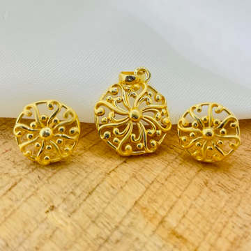 22k Gold Plain Floral Pendant Set by 