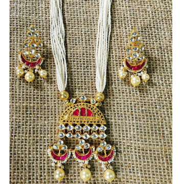 916 gold half round pendant necklace set by Panna Jewellers