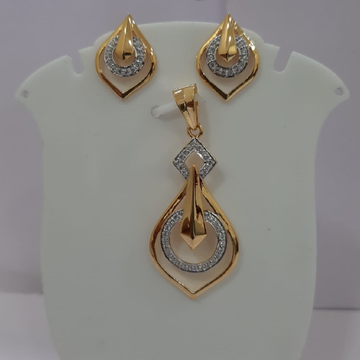 22k gold with diamond garish pendent set by Sneh Ornaments