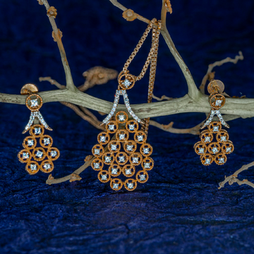 gold pendant set by 