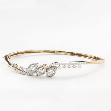 Captivating 18kt Rose Gold Diamond Bracelet For Wo...