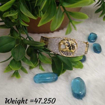 22kt Gold Fancy Lion Face Gents Kada by 